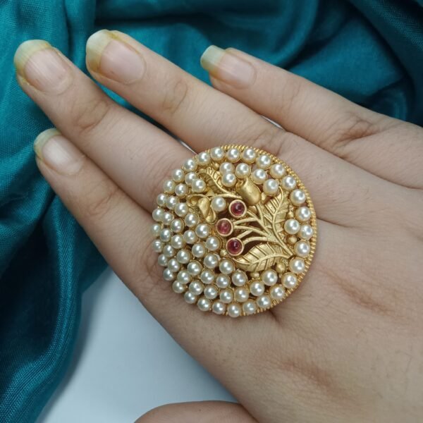 moti finger ring